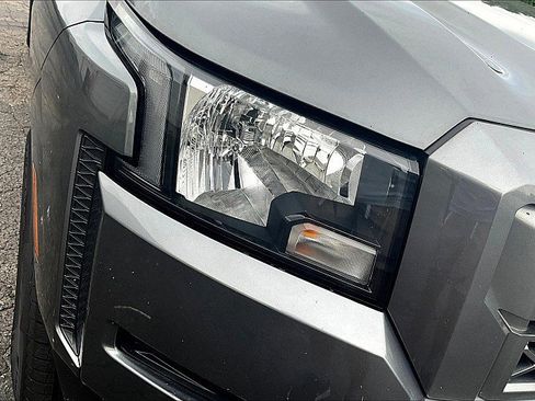 Used 2023 Nissan Frontier SV image 24