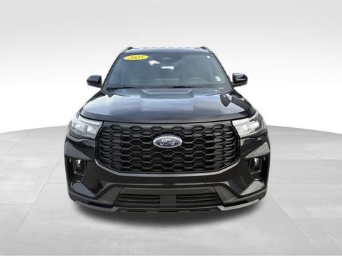 Used 2025 Ford Explorer ST-Line w/ Premium Package image 7