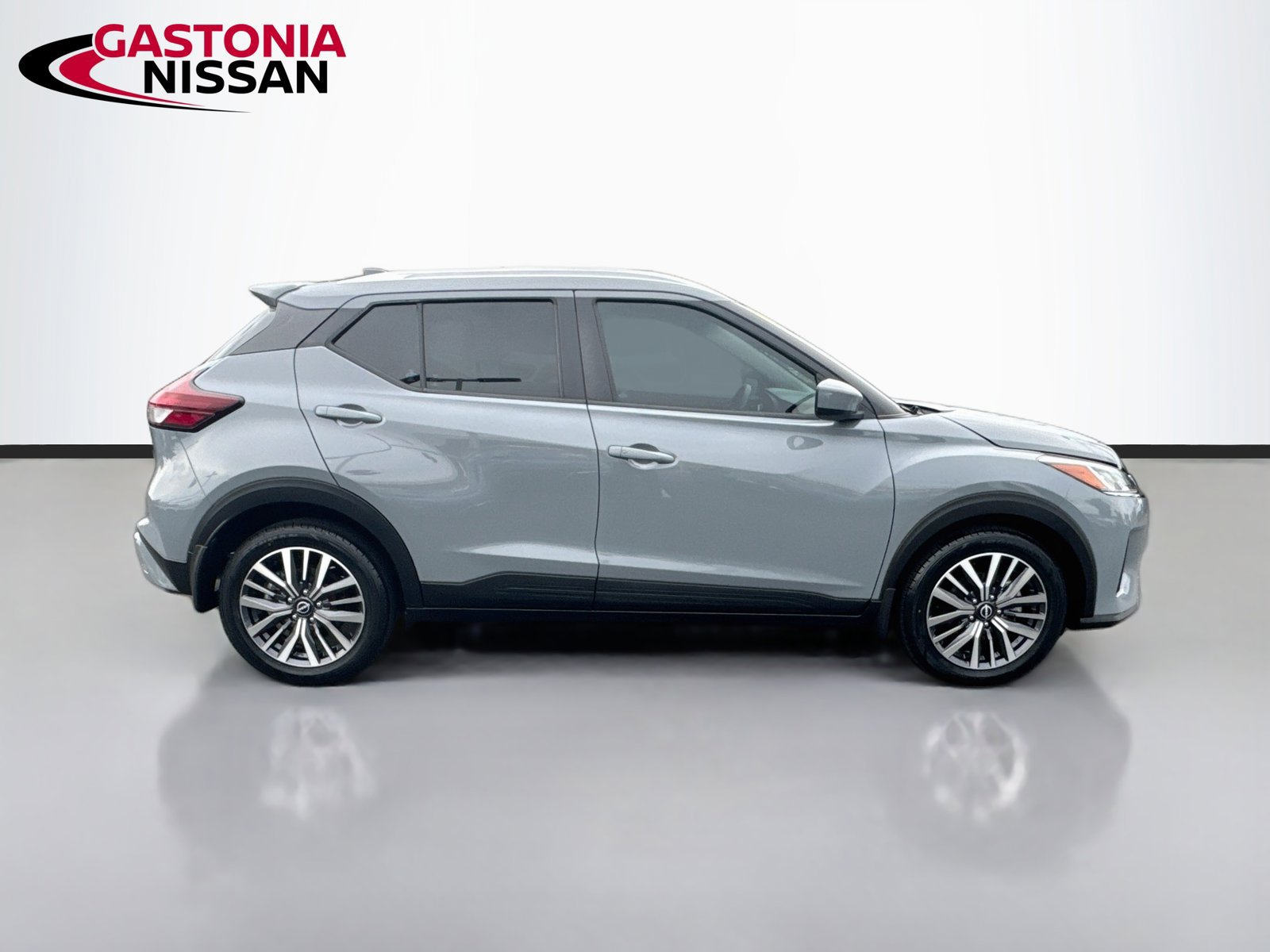 Used 2022 Nissan Kicks SV w/ Interior Electronics Package FWD image 10