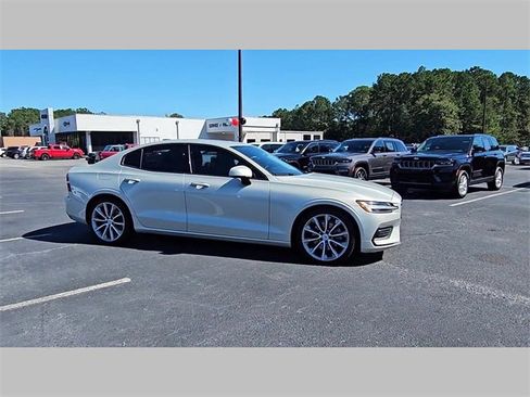 Used 2020 Volvo S60 T5 Momentum image 34