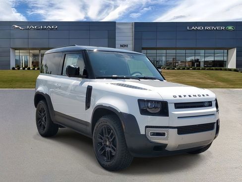 Used 2025 Land Rover Defender 90 S image 4