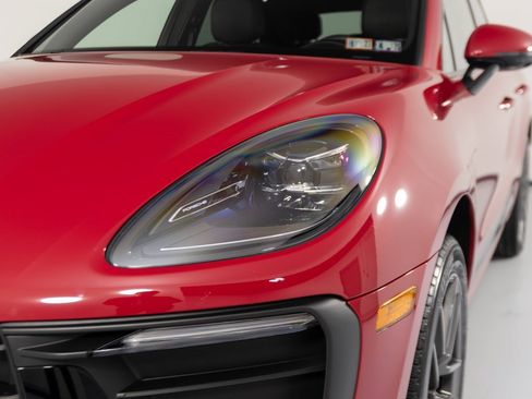 Certified 2025 Porsche Macan Turbo image 38