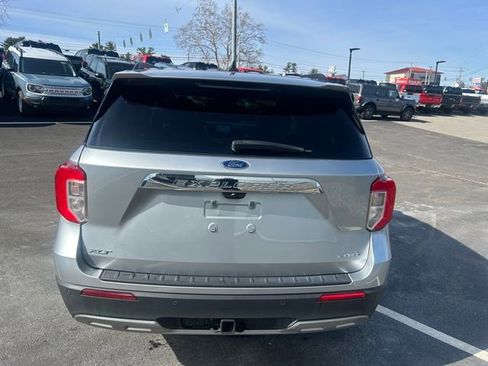 Used 2023 Ford Explorer XLT w/ Equipment Group 202A image 4