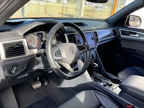 Used 2021 Volkswagen Atlas Cross Sport SE image 15