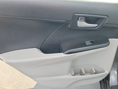 Used 2013 Toyota Camry LE image 25