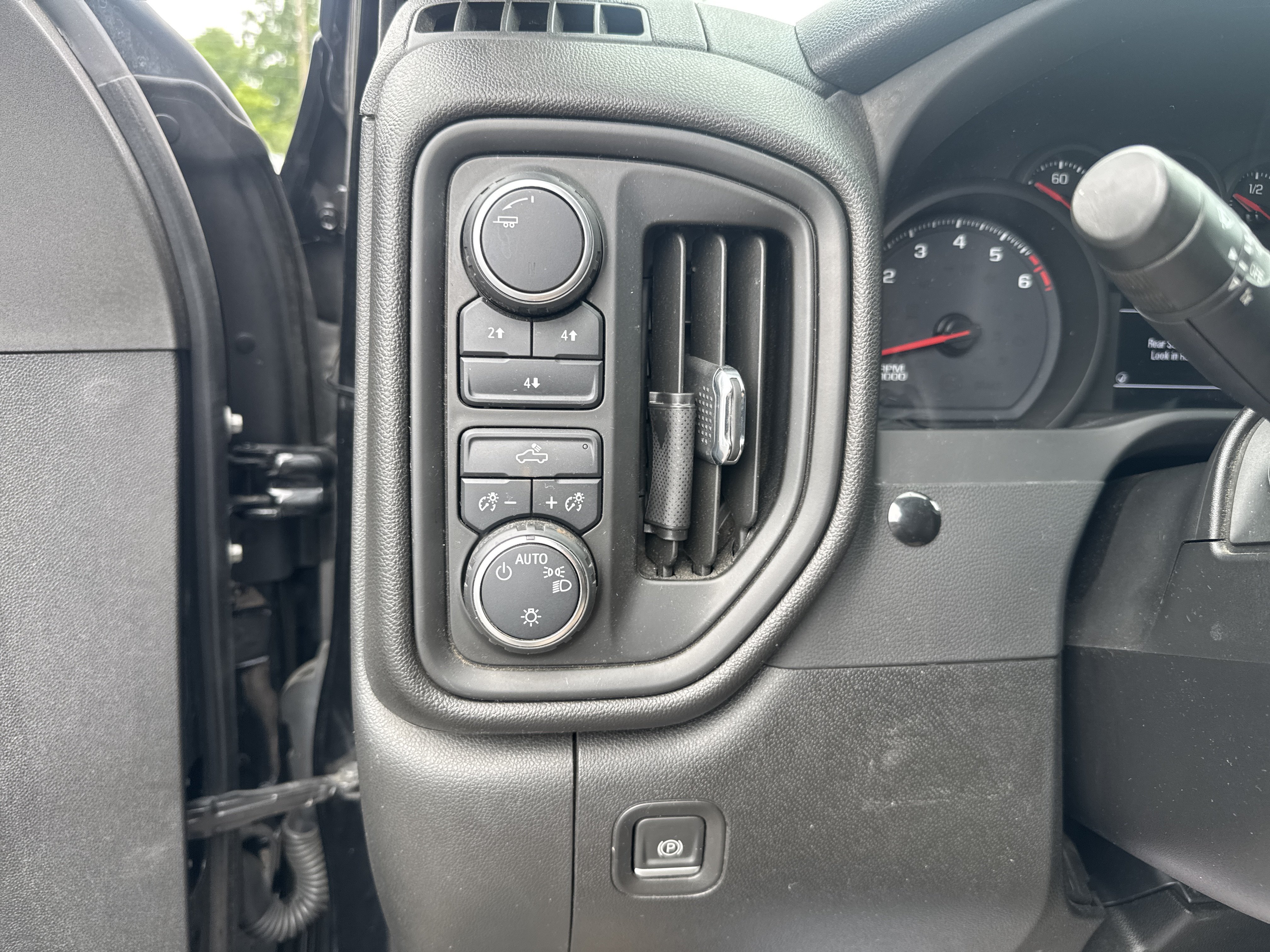 Used 2023 Chevrolet Silverado 2500 Custom w/ Custom Convenience Package AWD/4WD image 29