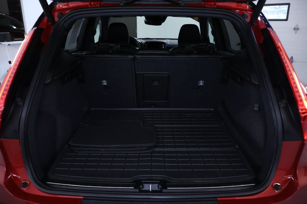 Used 2020 Volvo XC40 T5 R-Design AWD/4WD image 17