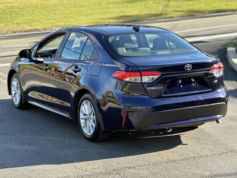 Used 2022 Toyota Corolla LE w/ LE Convenience Package image 5