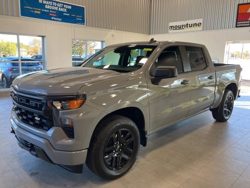 Used 2024 Chevrolet Silverado 1500 Custom image 1