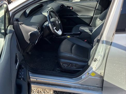 Used 2017 Toyota Prius Prime Advanced FWD image 2