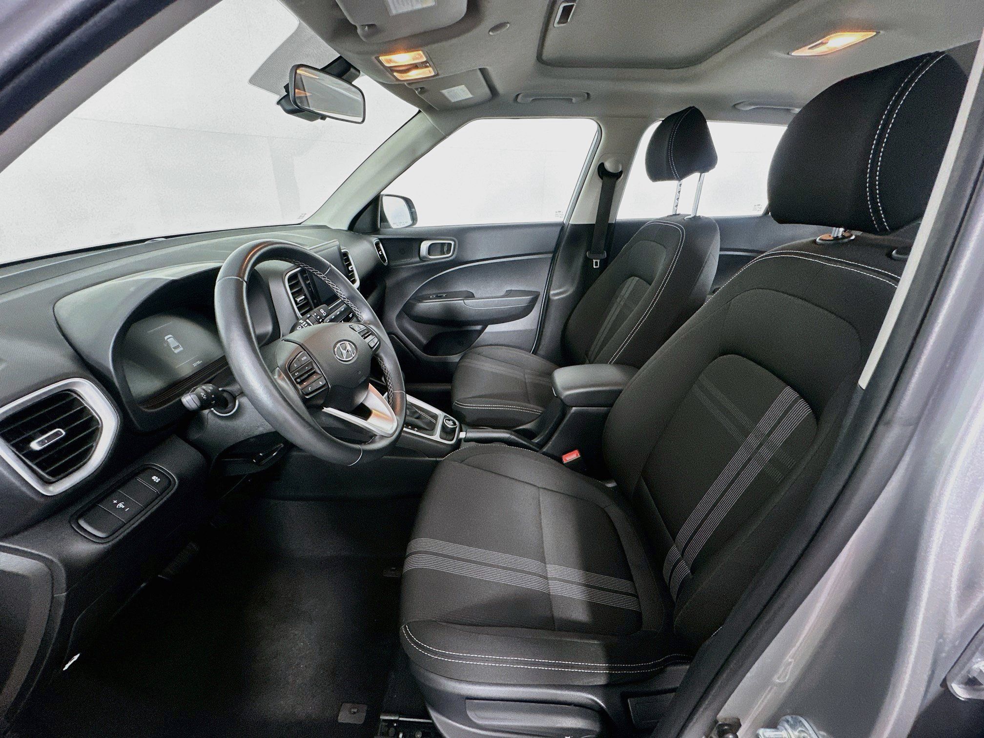 Used 2025 Hyundai Venue SEL FWD image 13
