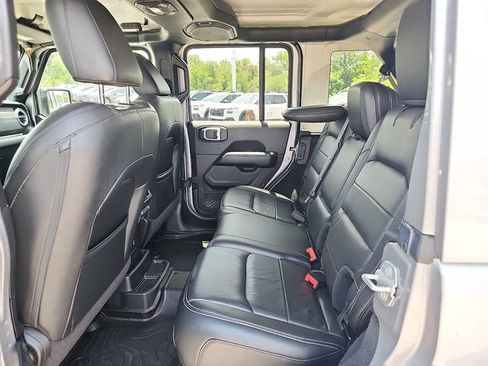 Used 2018 Jeep Wrangler Unlimited Sahara w/ Dual Top Group AWD/4WD image 10