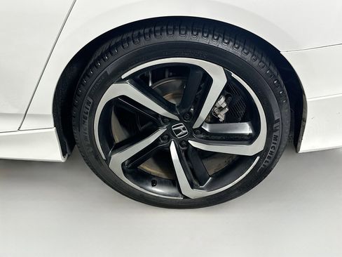 Used 2018 Honda Accord Sport image 11