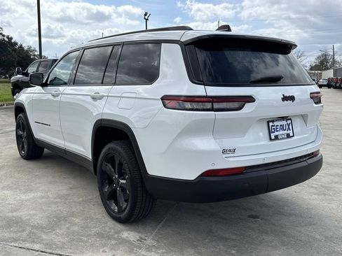 New 2025 Jeep Grand Cherokee L Laredo image 9