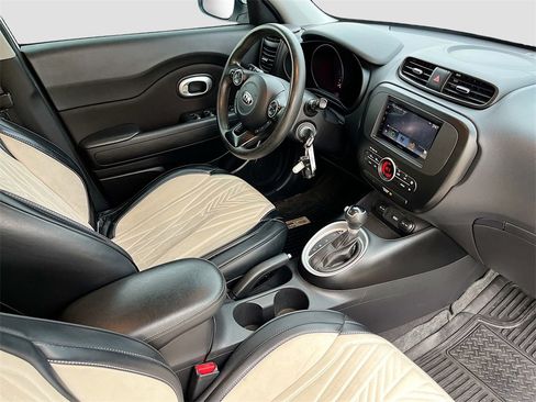 Used 2017 Kia Soul + image 23