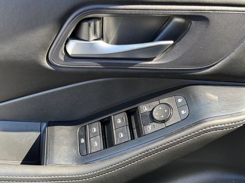 Used 2024 Nissan Rogue SV FWD image 11