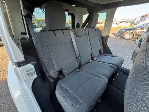 Used 2025 Jeep Wrangler Unlimited Sahara AWD/4WD image 39