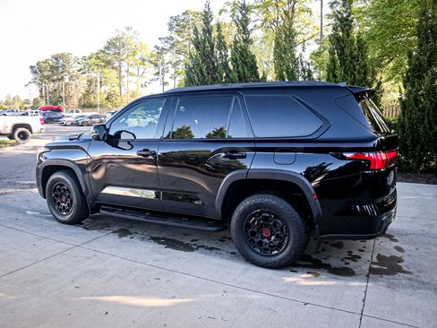 Used 2024 Toyota Sequoia TRD Pro AWD/4WD image 7