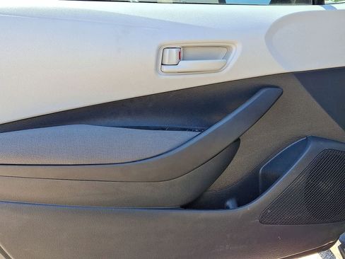 Used 2025 Toyota Corolla LE FWD image 25