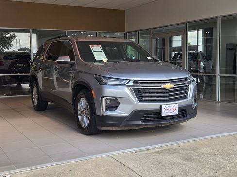Used 2023 Chevrolet Traverse LT AWD/4WD image 3