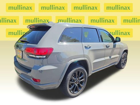 Used 2021 Jeep Grand Cherokee Laredo X AWD/4WD image 3