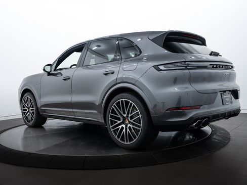 New 2025 Porsche Cayenne E-Hybrid image 3