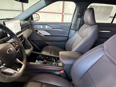 New 2026 Ford Explorer Platinum image 11