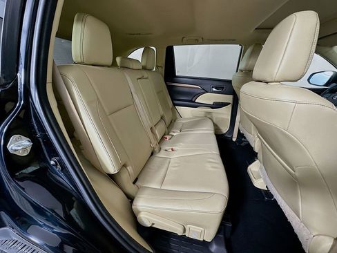 Used 2017 Toyota Highlander Limited image 29