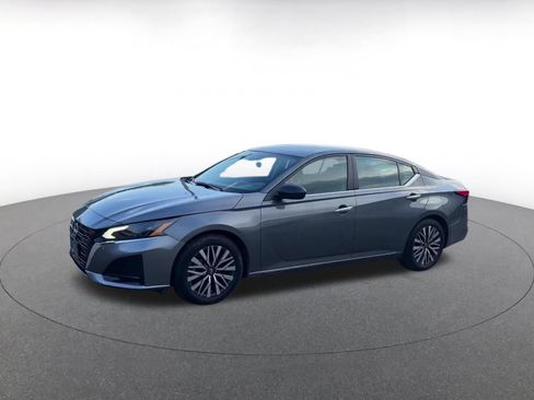 Used 2025 Nissan Altima 2.5 SV FWD image 7