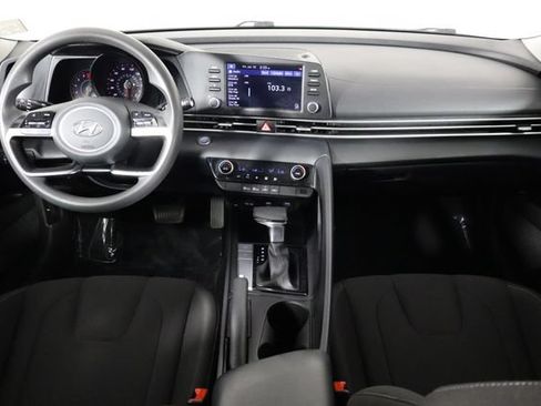 Used 2022 Hyundai Elantra SEL FWD image 13