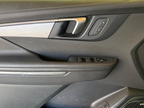 Used 2025 Buick Enclave Preferred FWD image 12