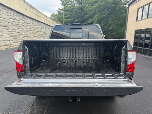 Used 2017 Nissan Titan SV AWD/4WD image 33