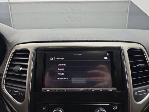 Used 2012 Jeep Grand Cherokee Laredo w/ Laredo E Group image 24