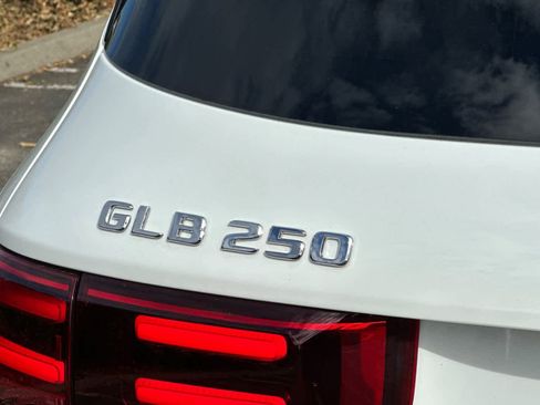 New 2025 Mercedes-Benz GLB 250 4MATIC image 25