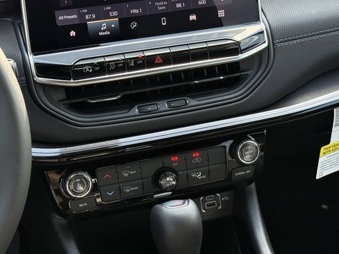 New 2026 Jeep Compass Latitude image 14