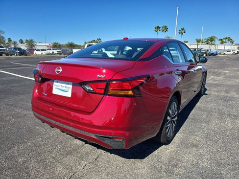 Used 2024 Nissan Altima 2.5 SV image 4