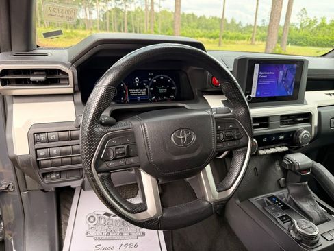 Used 2024 Toyota Tacoma TRD Off-Road AWD/4WD image 15