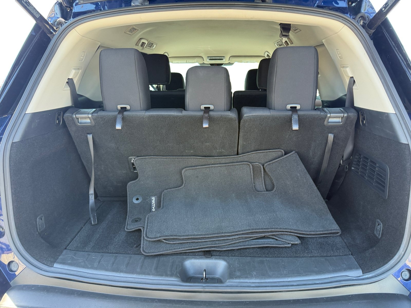 Used 2025 Nissan Pathfinder SV FWD image 17
