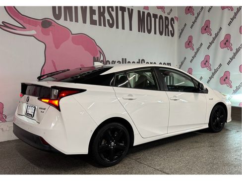 Used 2021 Toyota Prius XLE image 23