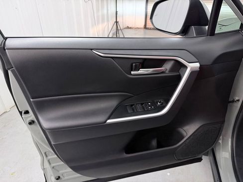Used 2021 Toyota RAV4 XLE FWD image 12