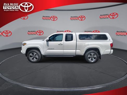 Used 2017 Toyota Tacoma TRD Sport w/ Tow Package (A/T) AWD/4WD image 5