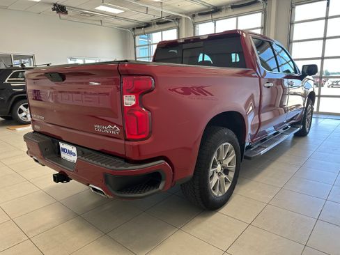 Used 2019 Chevrolet Silverado 1500 High Country w/ Technology Package AWD/4WD image 5