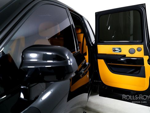 Used 2022 Rolls-Royce Cullinan image 18