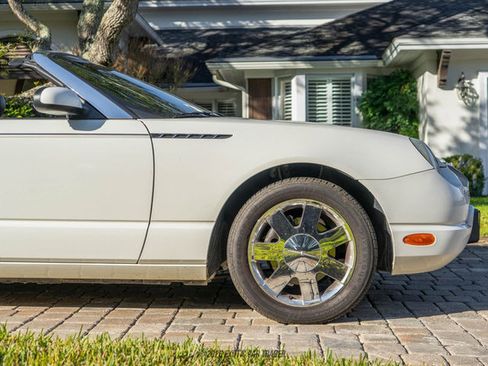 Used 2002 Ford Thunderbird Deluxe image 9