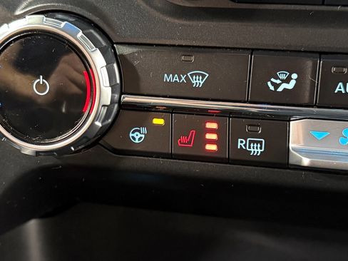 Used 2022 Ford F150 Lightning XLT AWD/4WD image 27