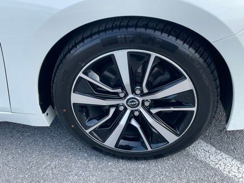 Used 2023 Nissan Maxima SV w/ Floor Mat Group image 11