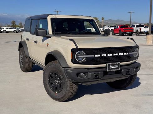New 2026 Ford Bronco Badlands image 2