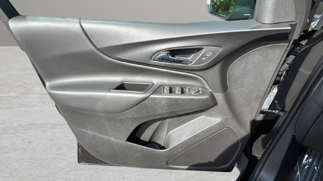 Used 2024 Chevrolet Equinox LT FWD image 17