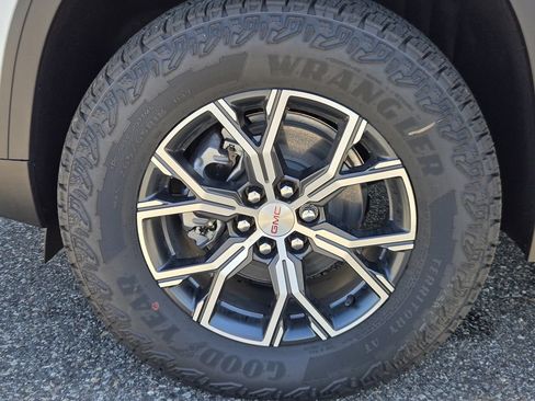 New 2026 GMC Acadia AT4 w/ Luxury Package AWD/4WD image 9