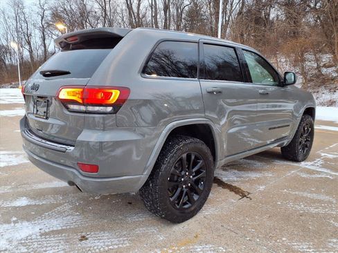 Used 2022 Jeep Grand Cherokee Laredo X image 6